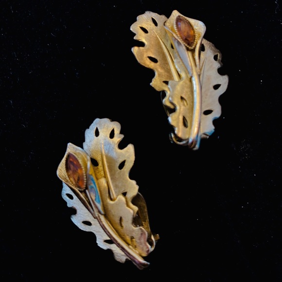 Vintage Whiting And Davis Clip Earrings - Picture 6 of 6